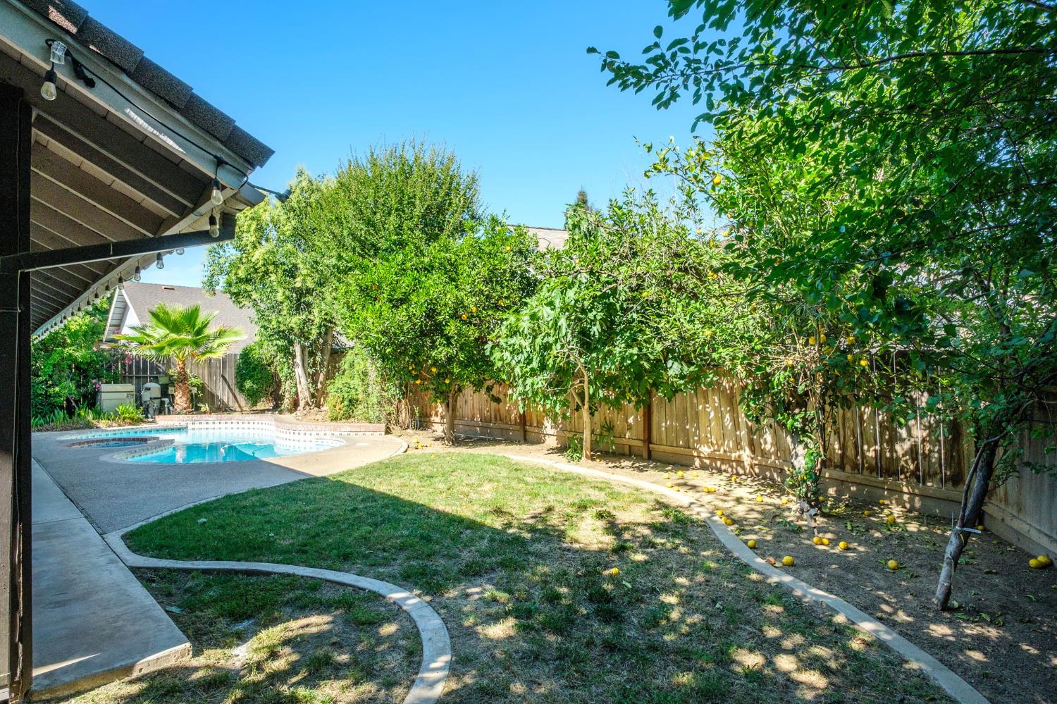 7570 N 6Th St, Fresno, CA 93720