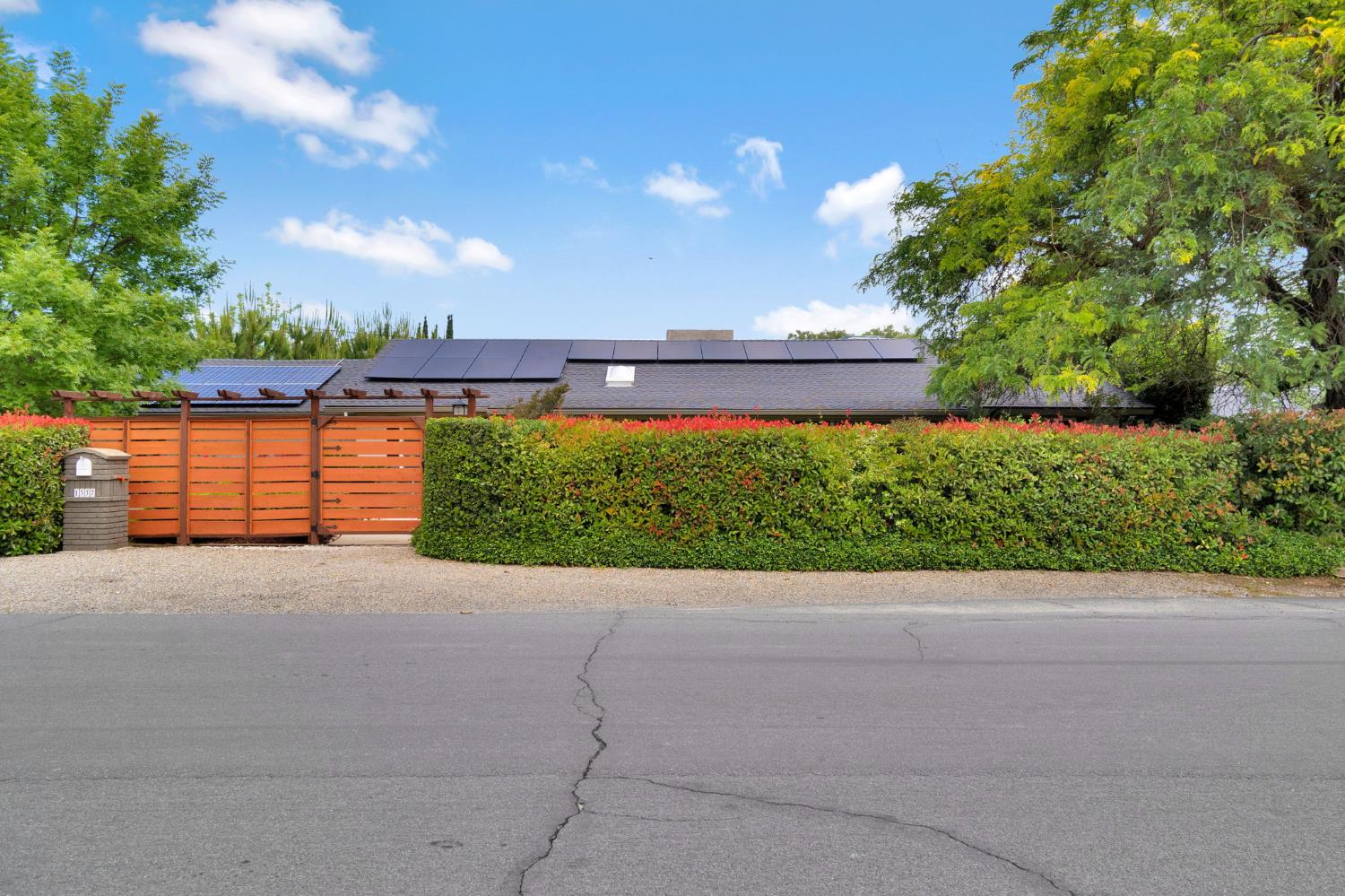 1337 E Rialto Ave, Fresno, CA 93704
