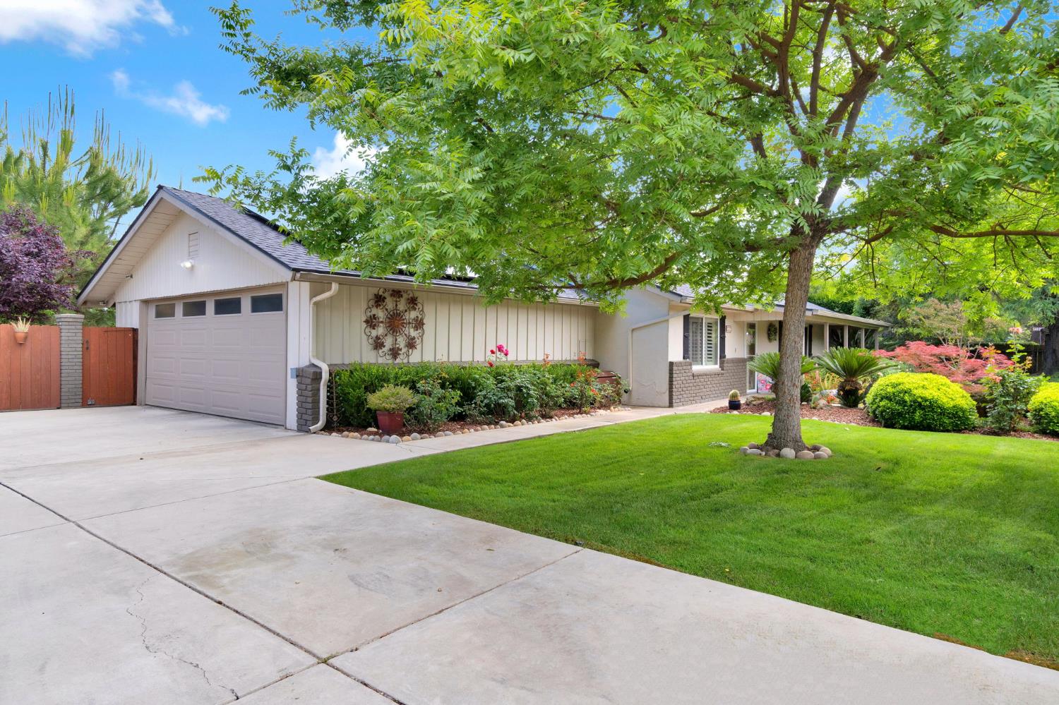 1337 E Rialto Ave, Fresno, CA 93704