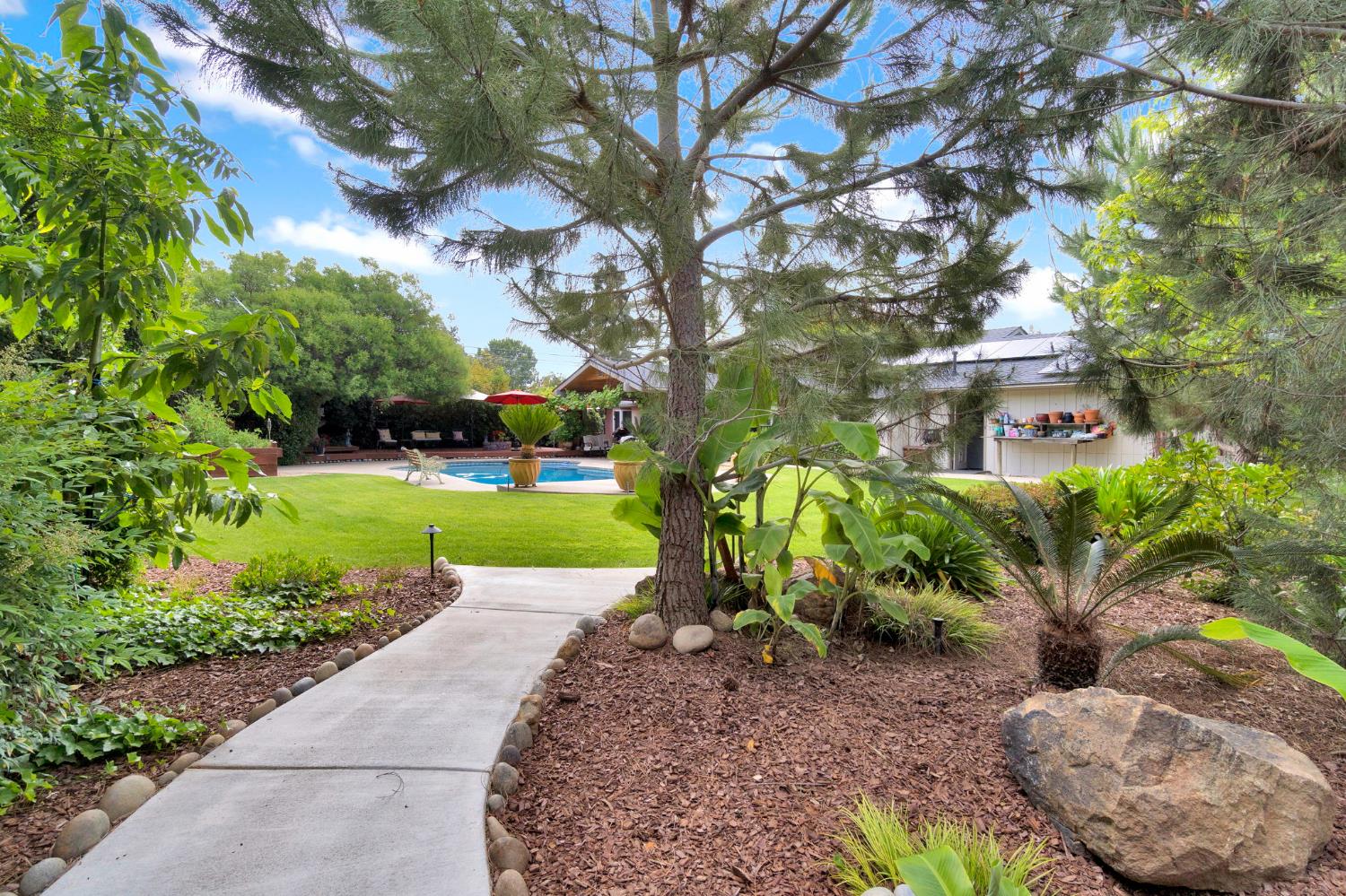 1337 E Rialto Ave, Fresno, CA 93704