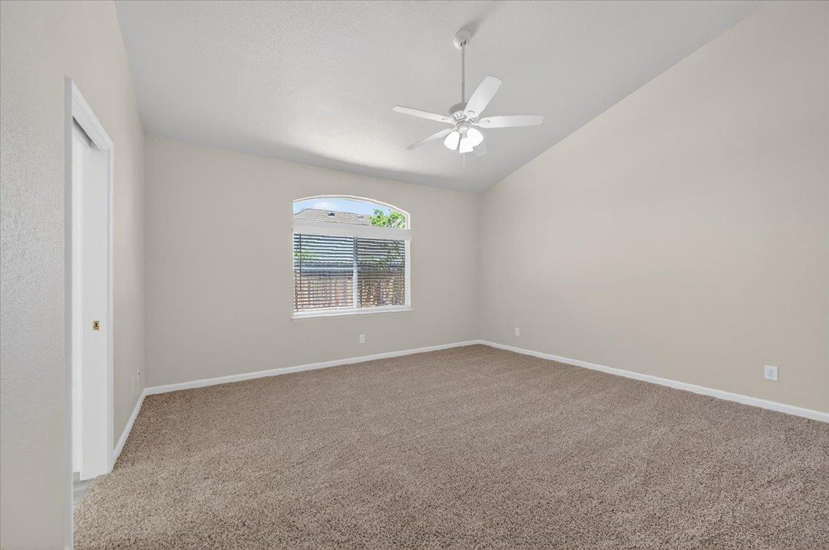 2228 E Yeargin Dr, Fresno, CA 93720