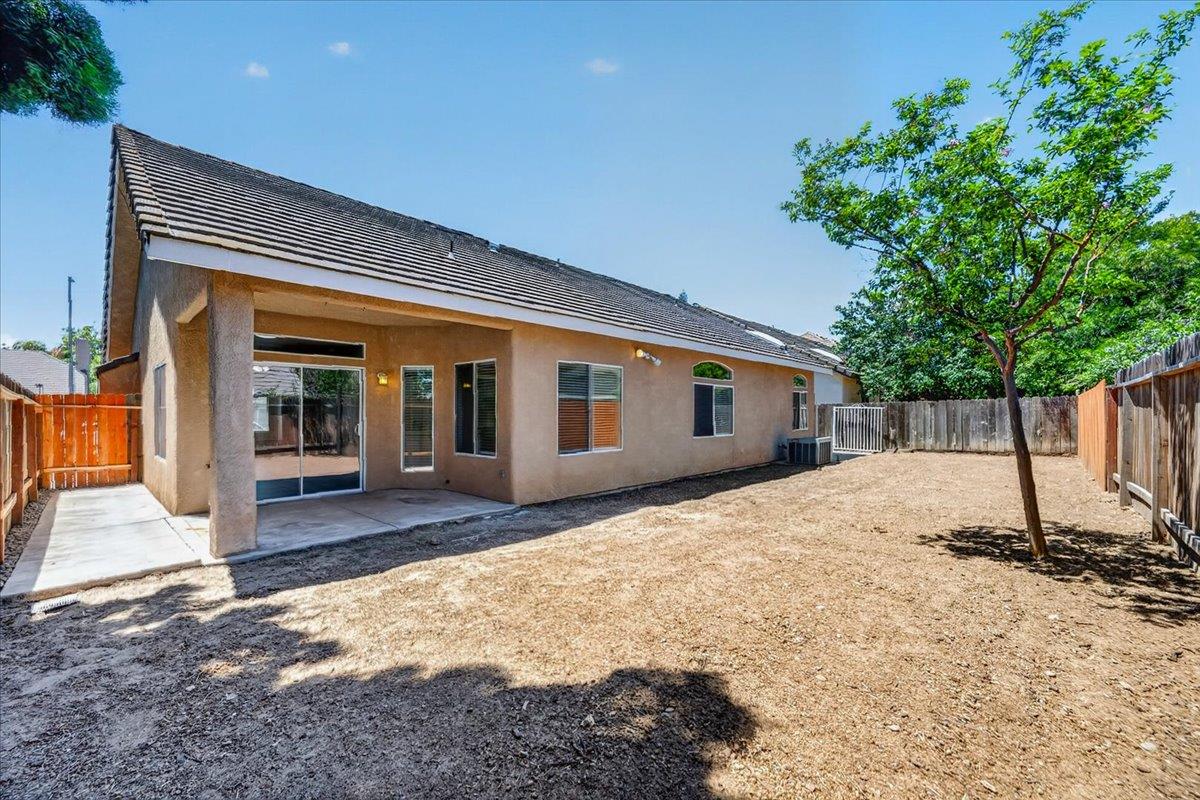 2228 E Yeargin Dr, Fresno, CA 93720