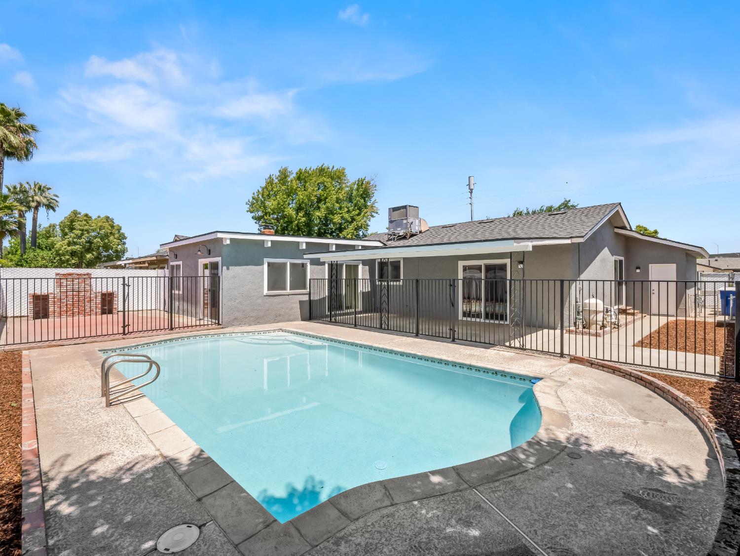 4421 N Maple Ave, Fresno, CA 93726