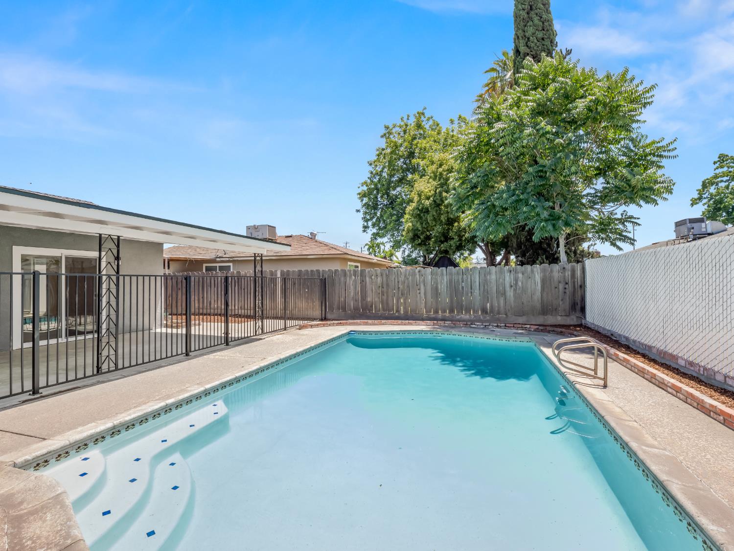 4421 N Maple Ave, Fresno, CA 93726