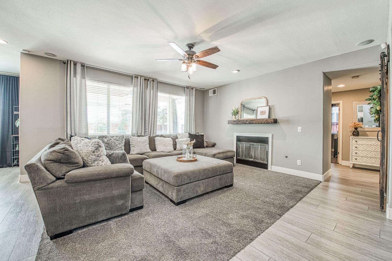 11079 E Mitchell Peak Way, Clovis, CA 93619