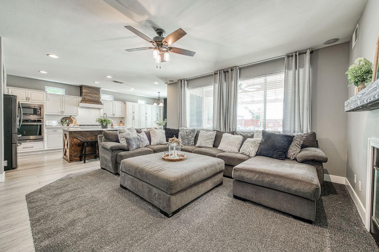 11079 E Mitchell Peak Way, Clovis, CA 93619