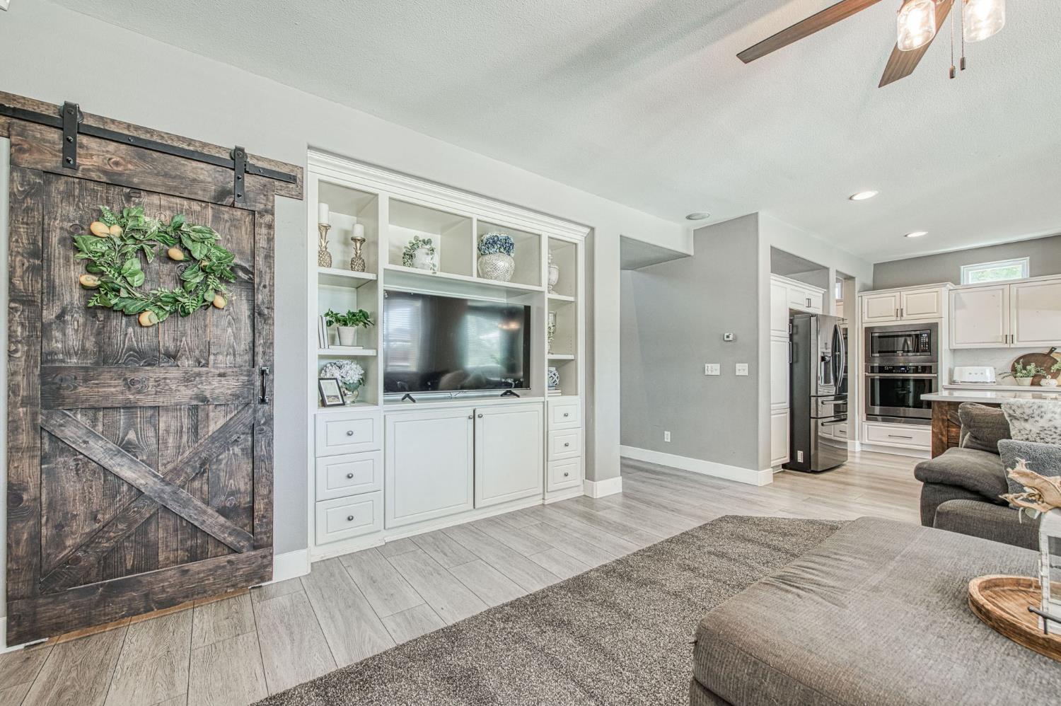 11079 E Mitchell Peak Way, Clovis, CA 93619