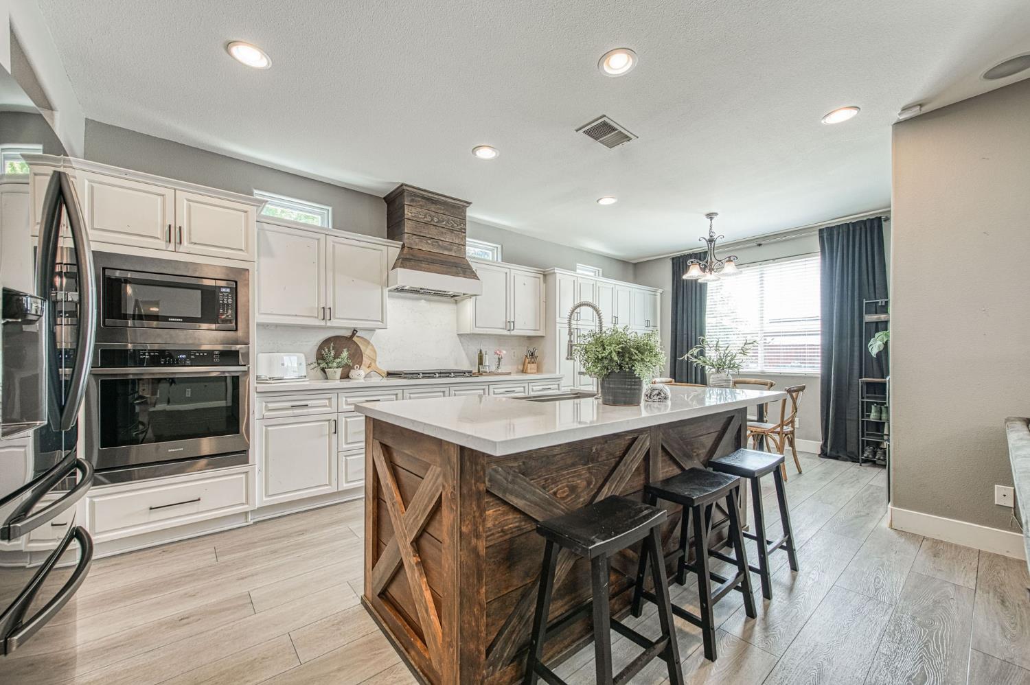 11079 E Mitchell Peak Way, Clovis, CA 93619