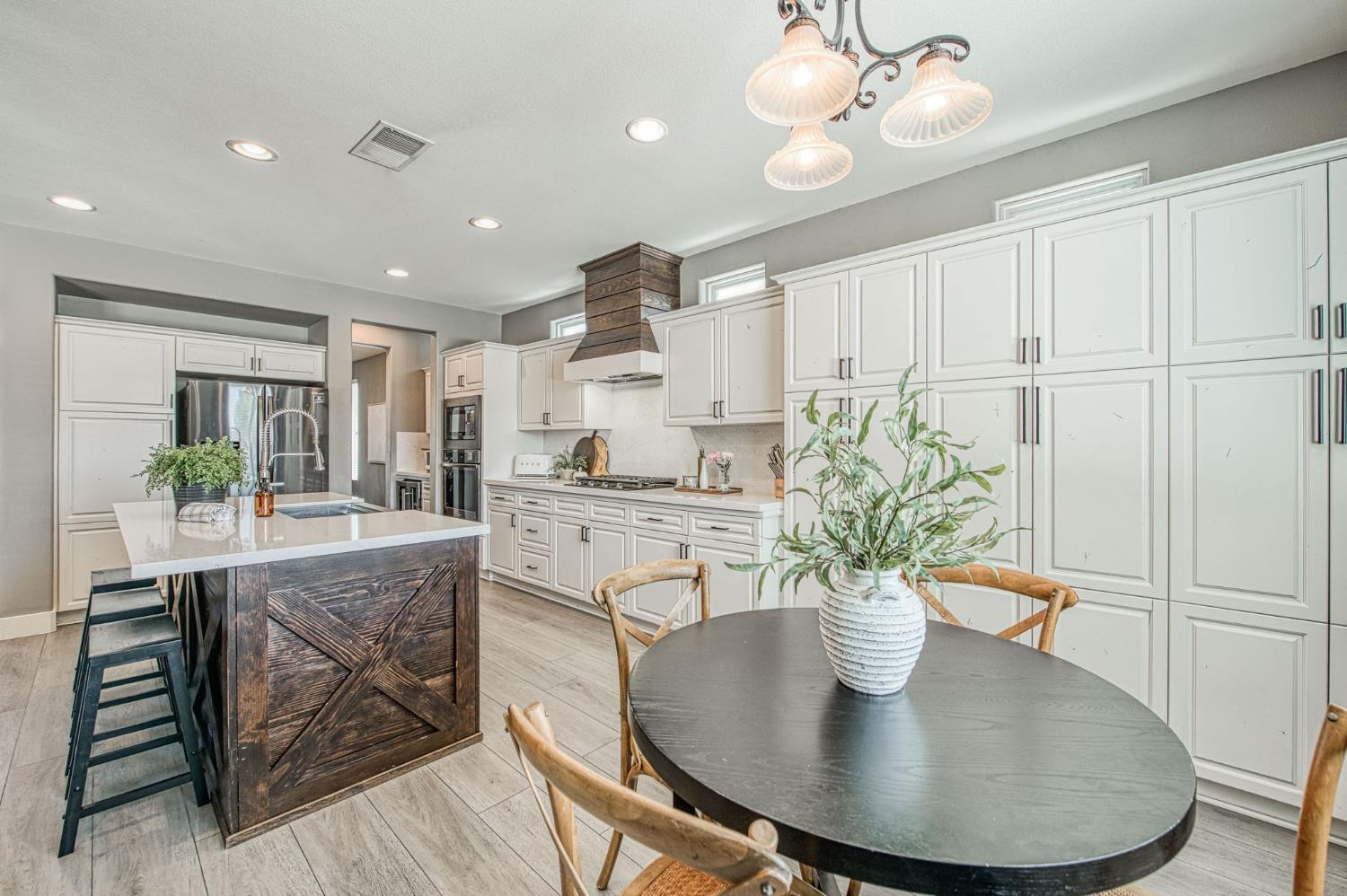 11079 E Mitchell Peak Way, Clovis, CA 93619