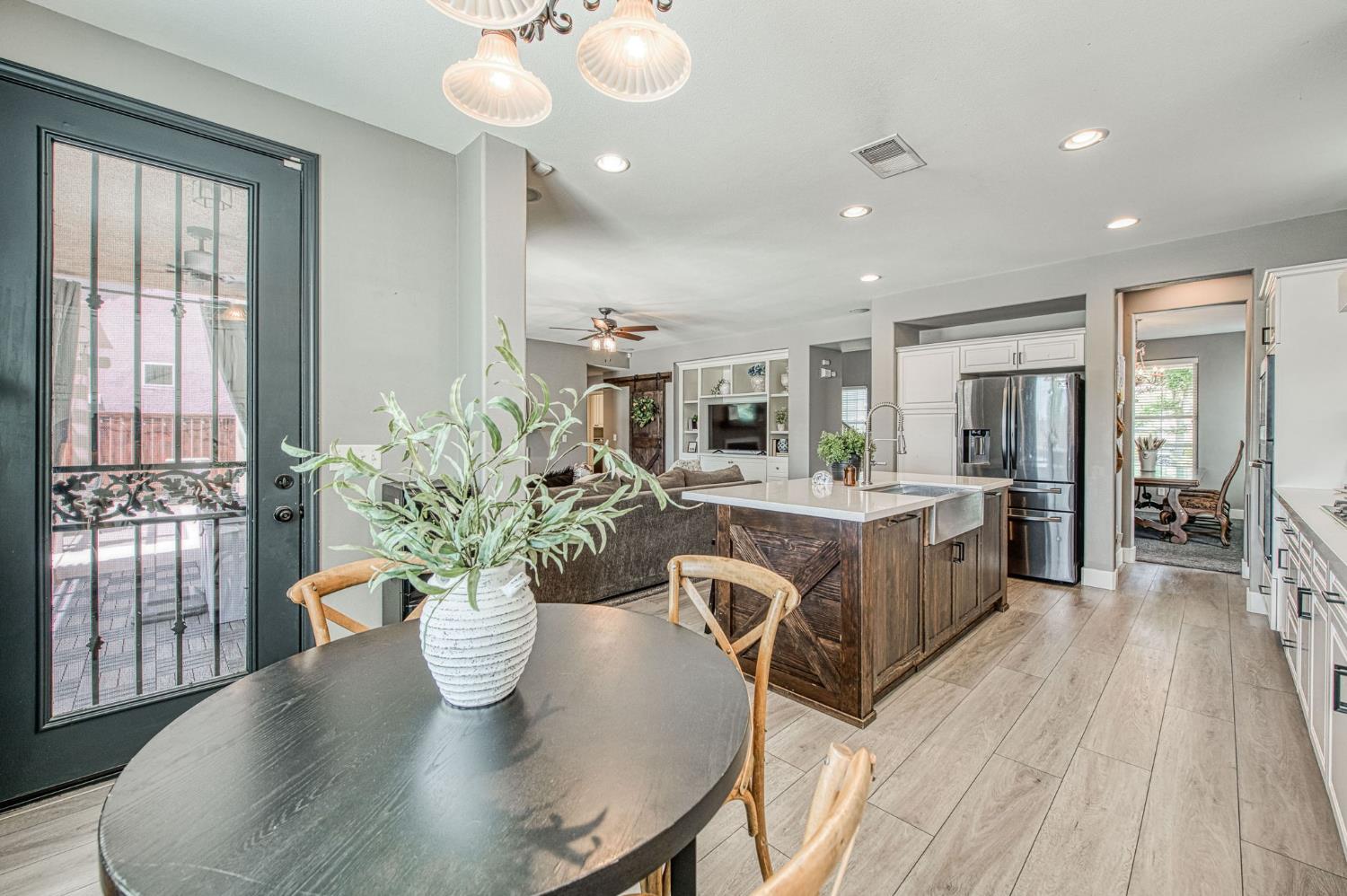 11079 E Mitchell Peak Way, Clovis, CA 93619