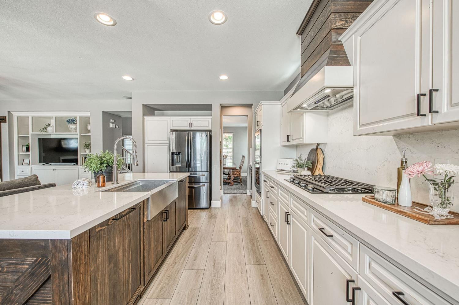 11079 E Mitchell Peak Way, Clovis, CA 93619