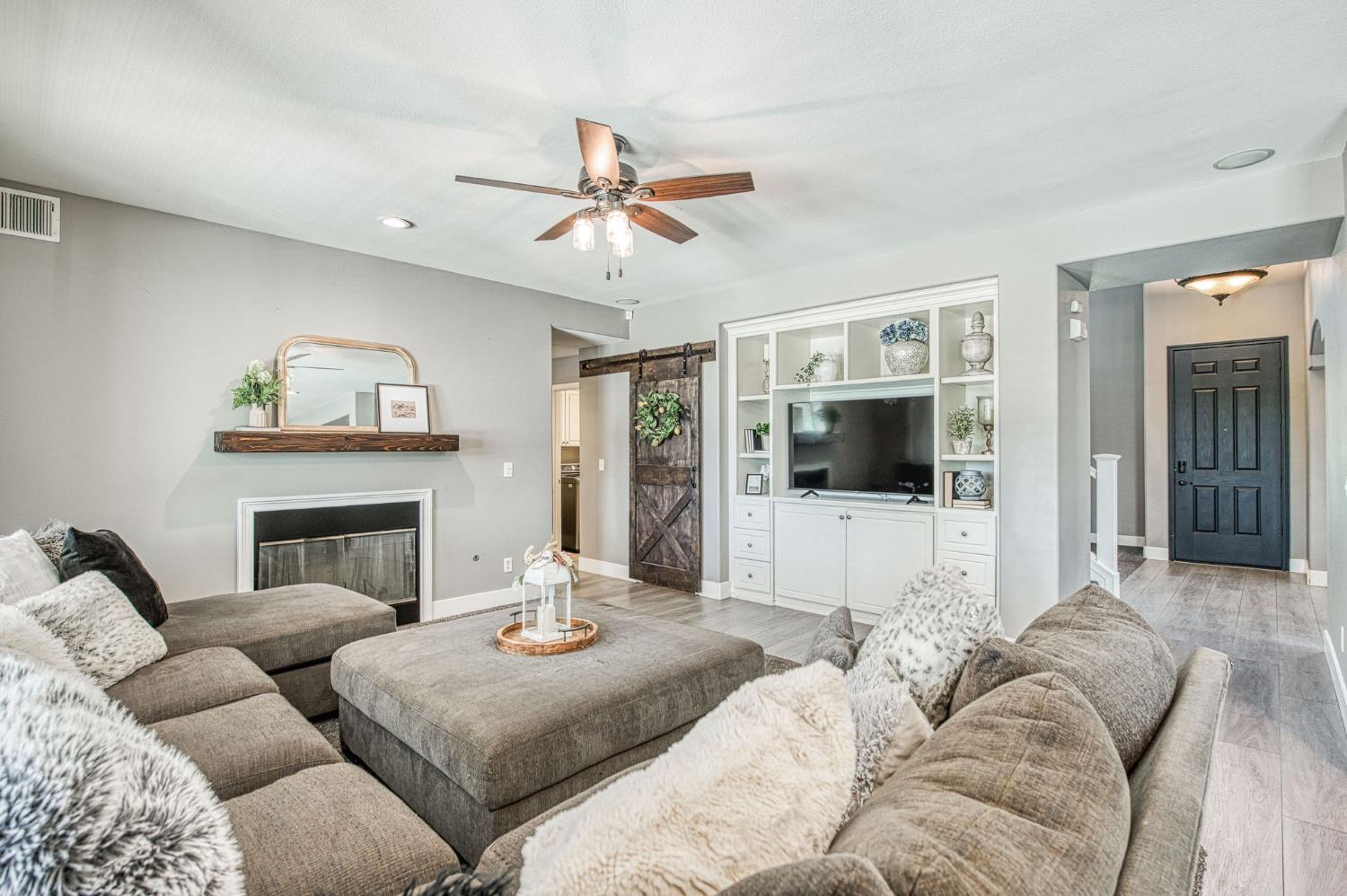 11079 E Mitchell Peak Way, Clovis, CA 93619