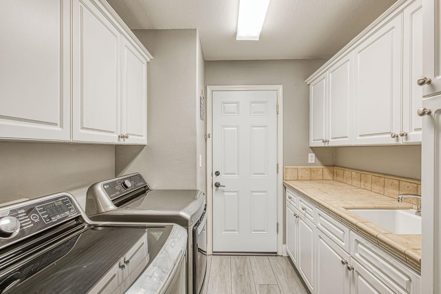 11079 E Mitchell Peak Way, Clovis, CA 93619
