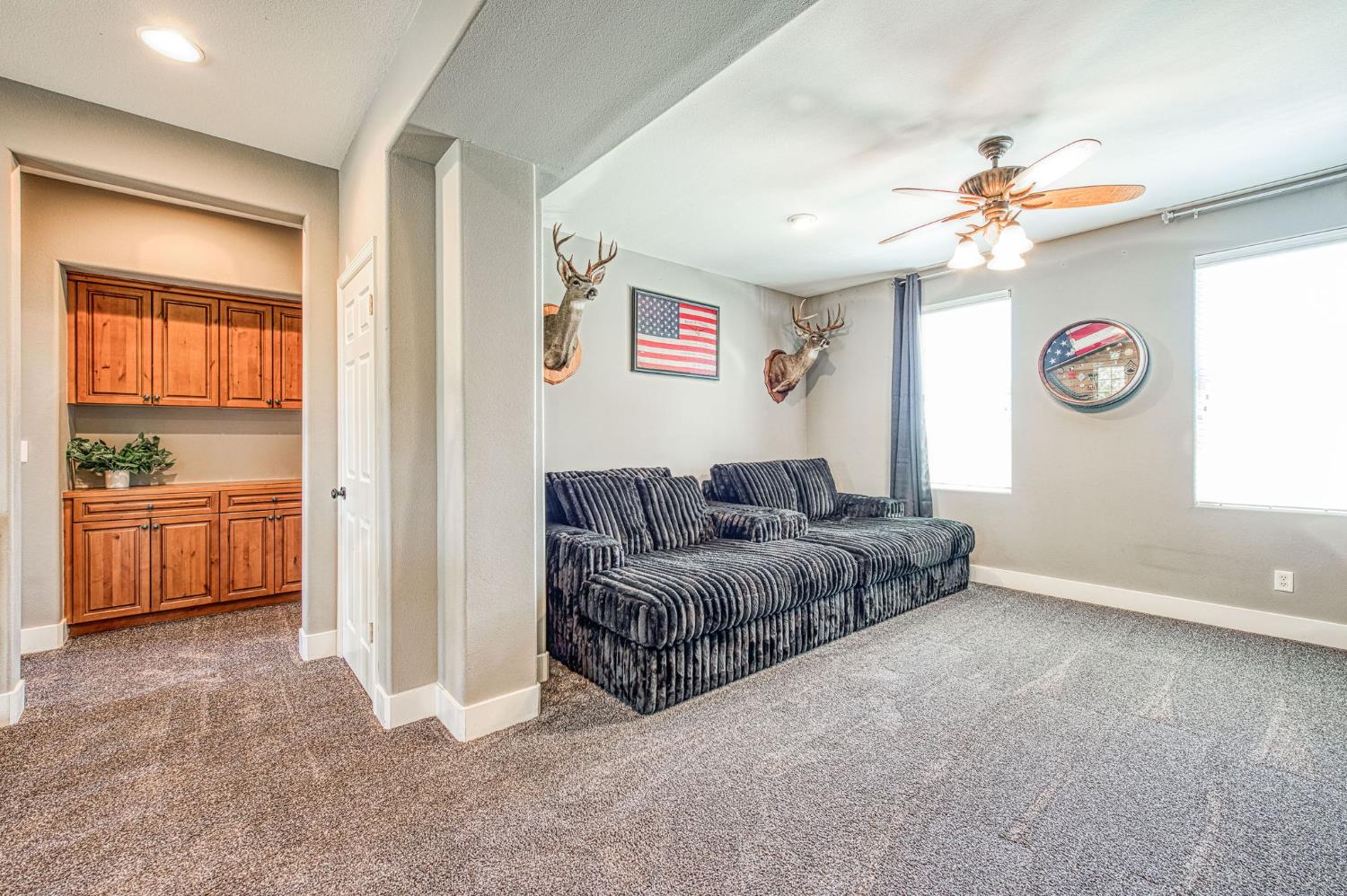 11079 E Mitchell Peak Way, Clovis, CA 93619