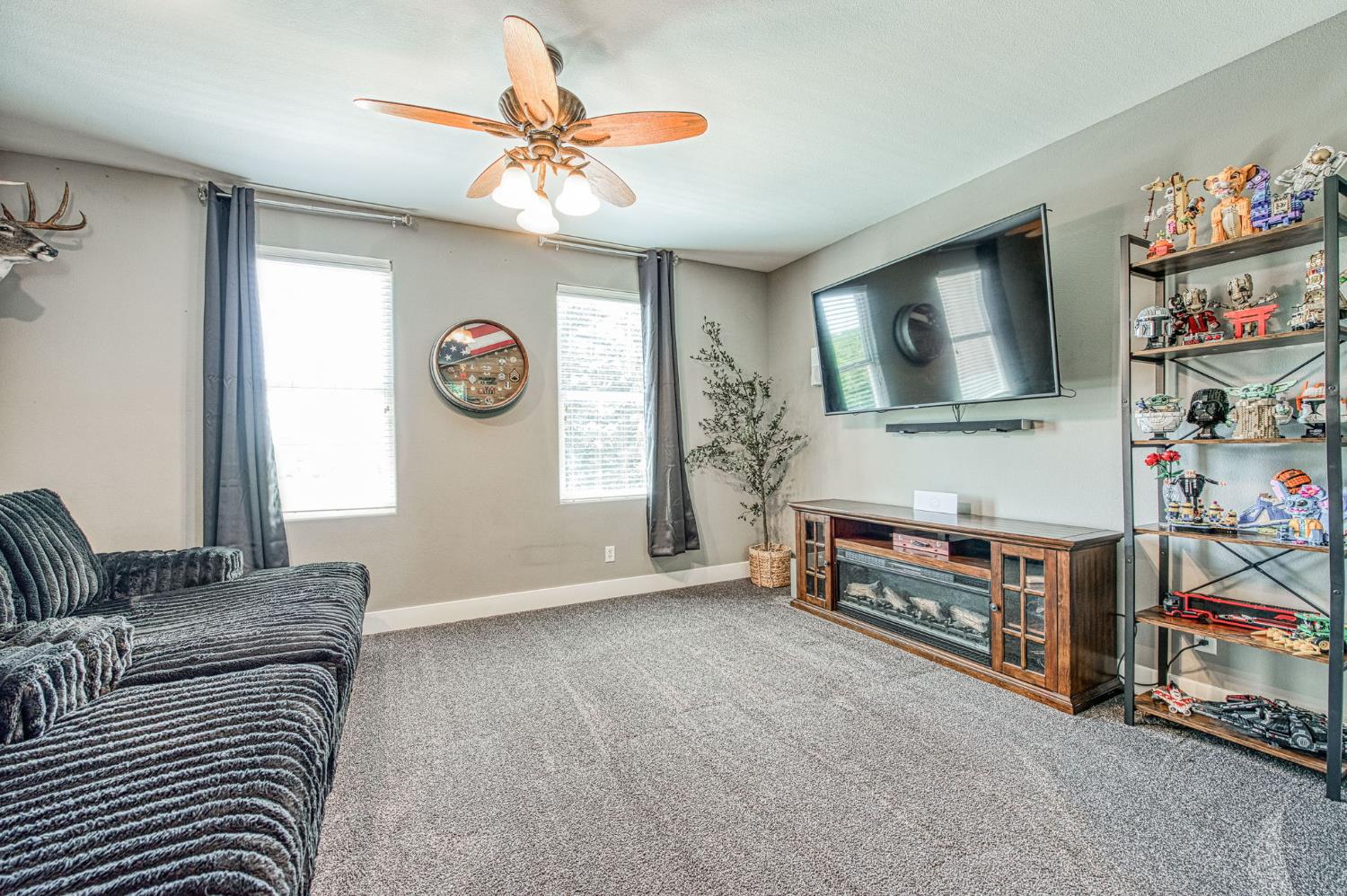 11079 E Mitchell Peak Way, Clovis, CA 93619