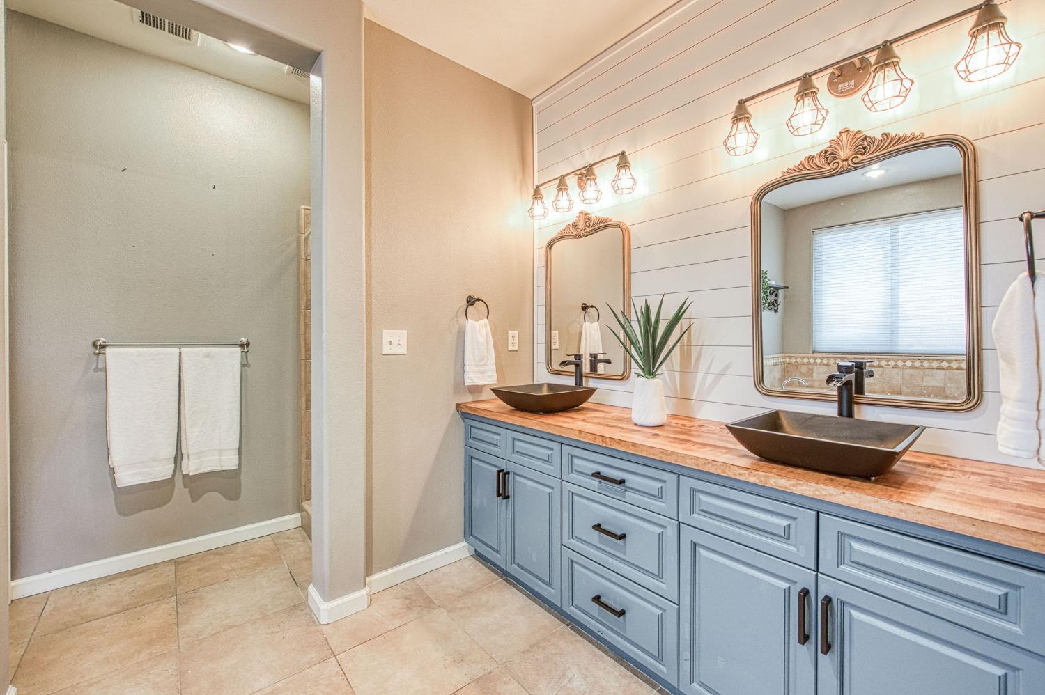 11079 E Mitchell Peak Way, Clovis, CA 93619