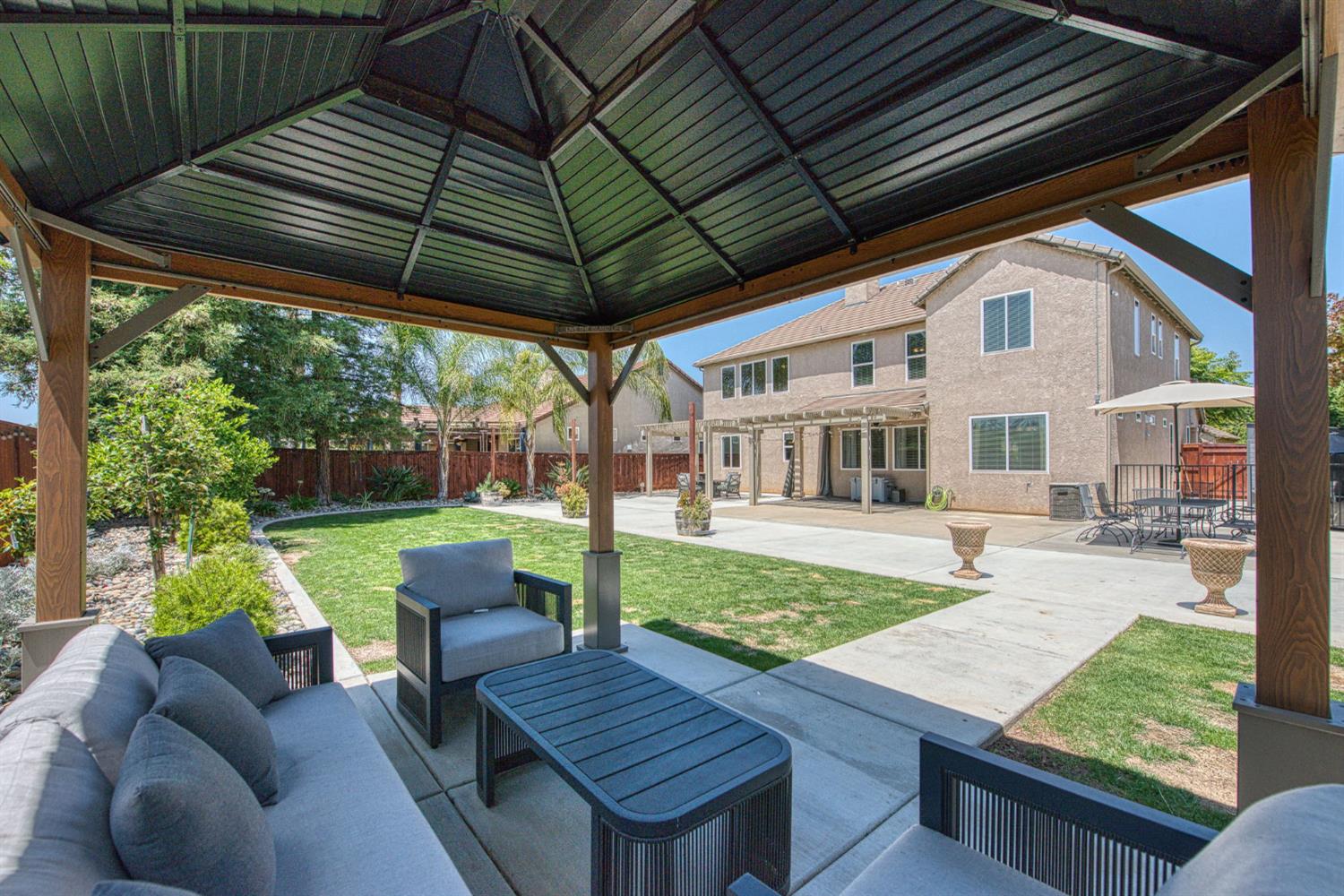 11079 E Mitchell Peak Way, Clovis, CA 93619