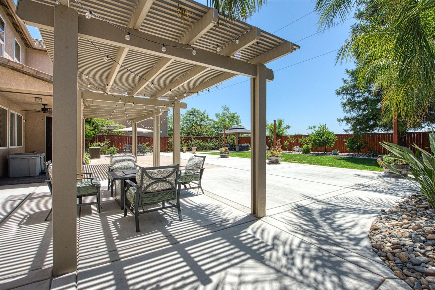 11079 E Mitchell Peak Way, Clovis, CA 93619