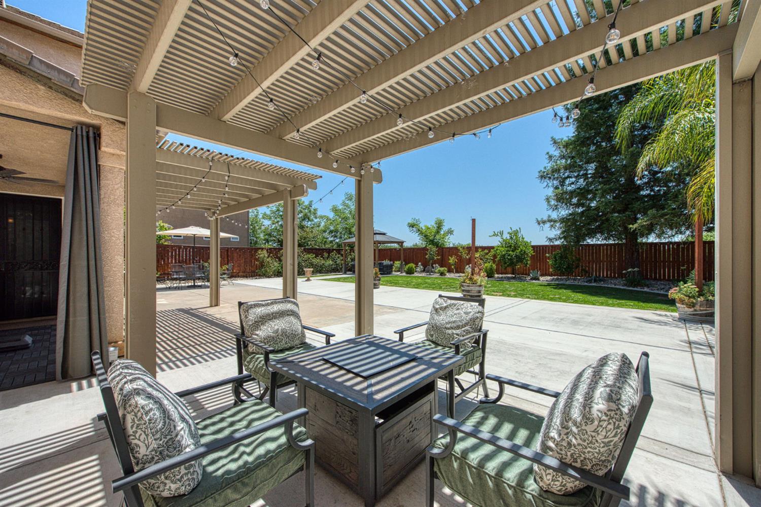 11079 E Mitchell Peak Way, Clovis, CA 93619