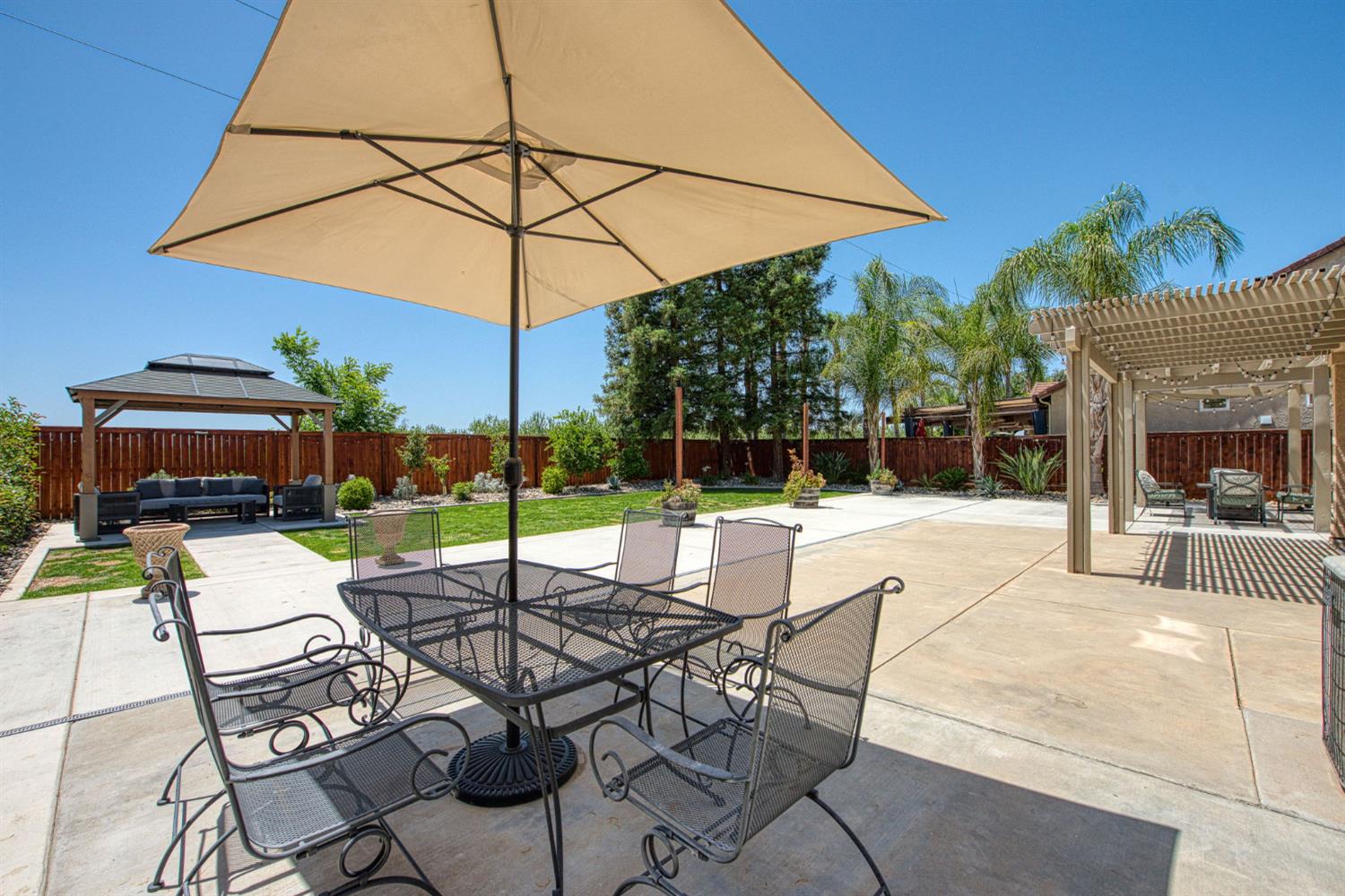 11079 E Mitchell Peak Way, Clovis, CA 93619