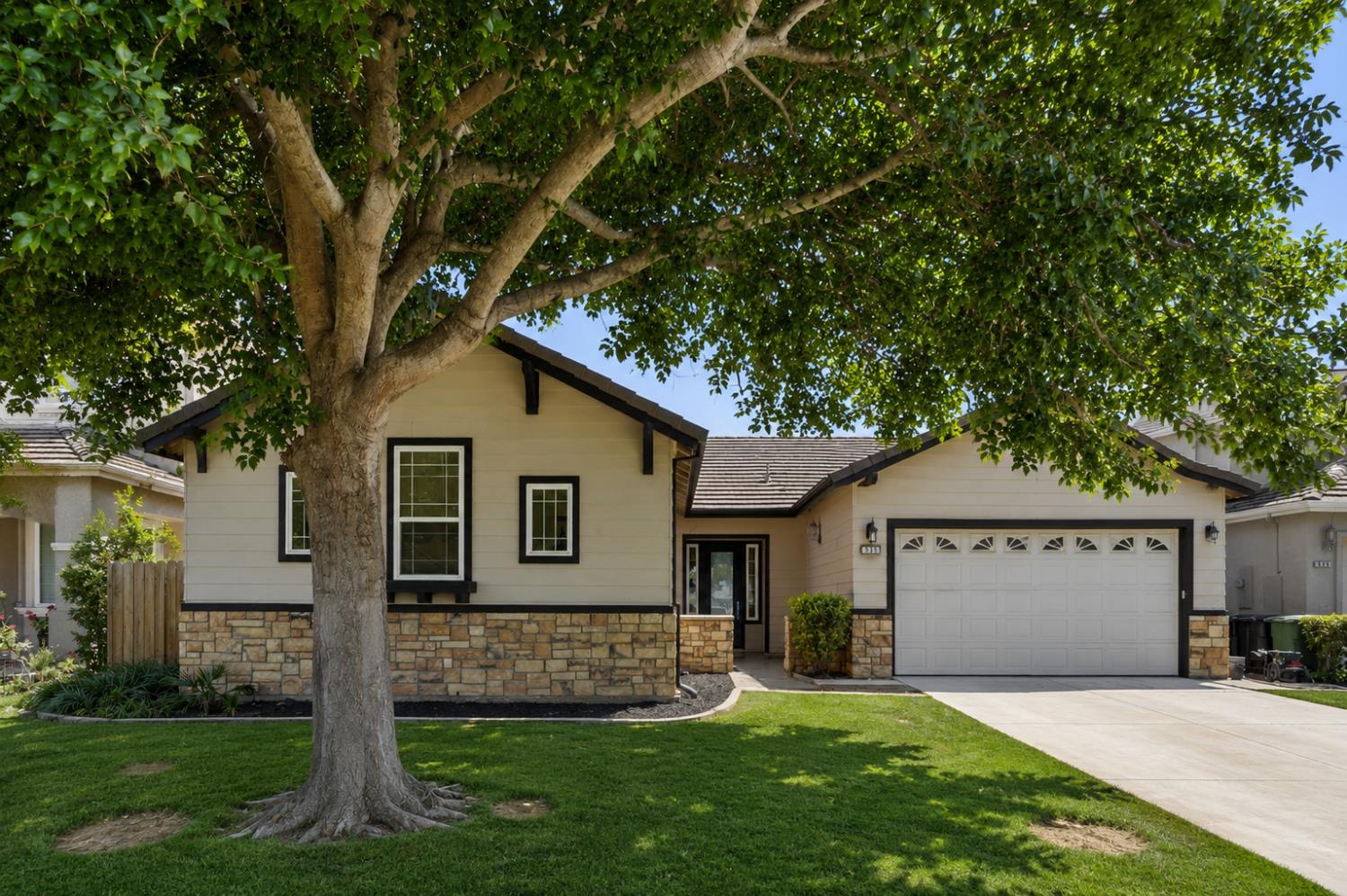 530 Seaport Village Dr, Livingston, CA 95334