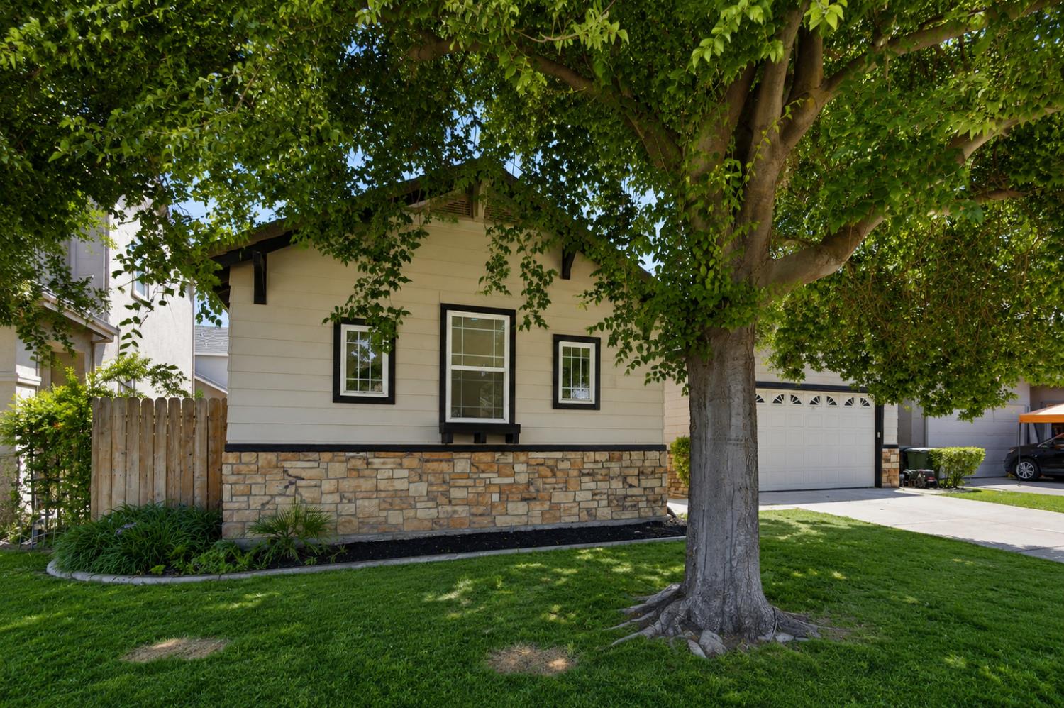 530 Seaport Village Dr, Livingston, CA 95334