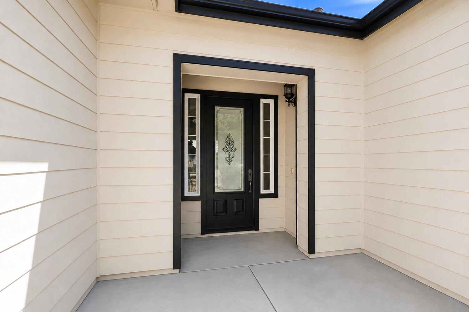 530 Seaport Village Dr, Livingston, CA 95334