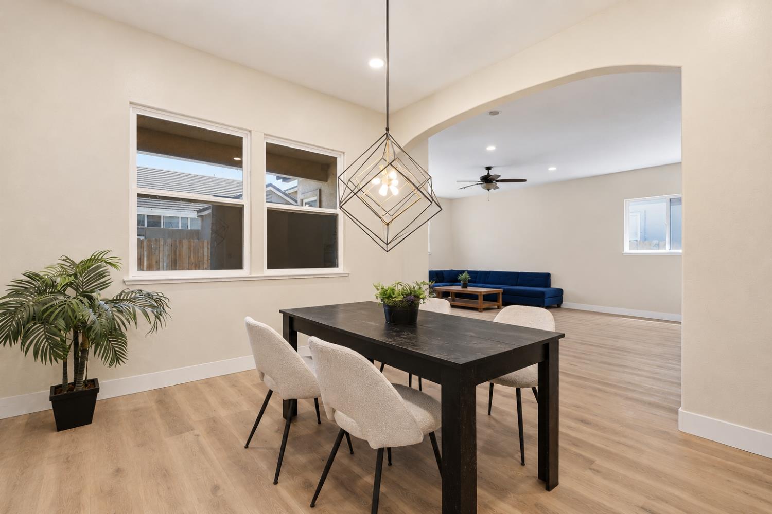 530 Seaport Village Dr, Livingston, CA 95334