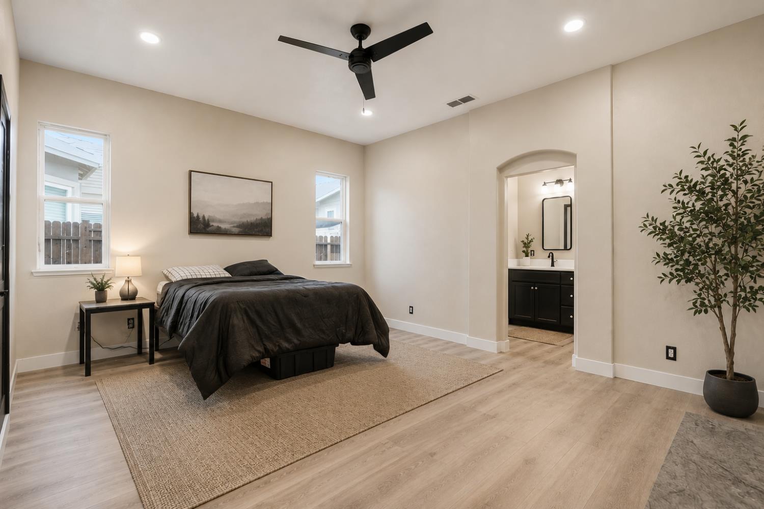 530 Seaport Village Dr, Livingston, CA 95334