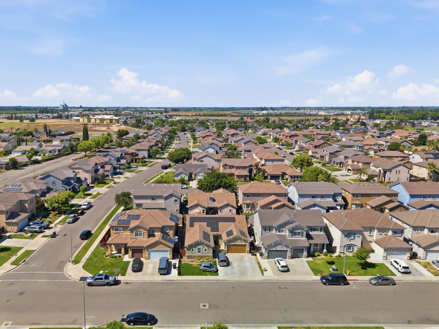 530 Seaport Village Dr, Livingston, CA 95334