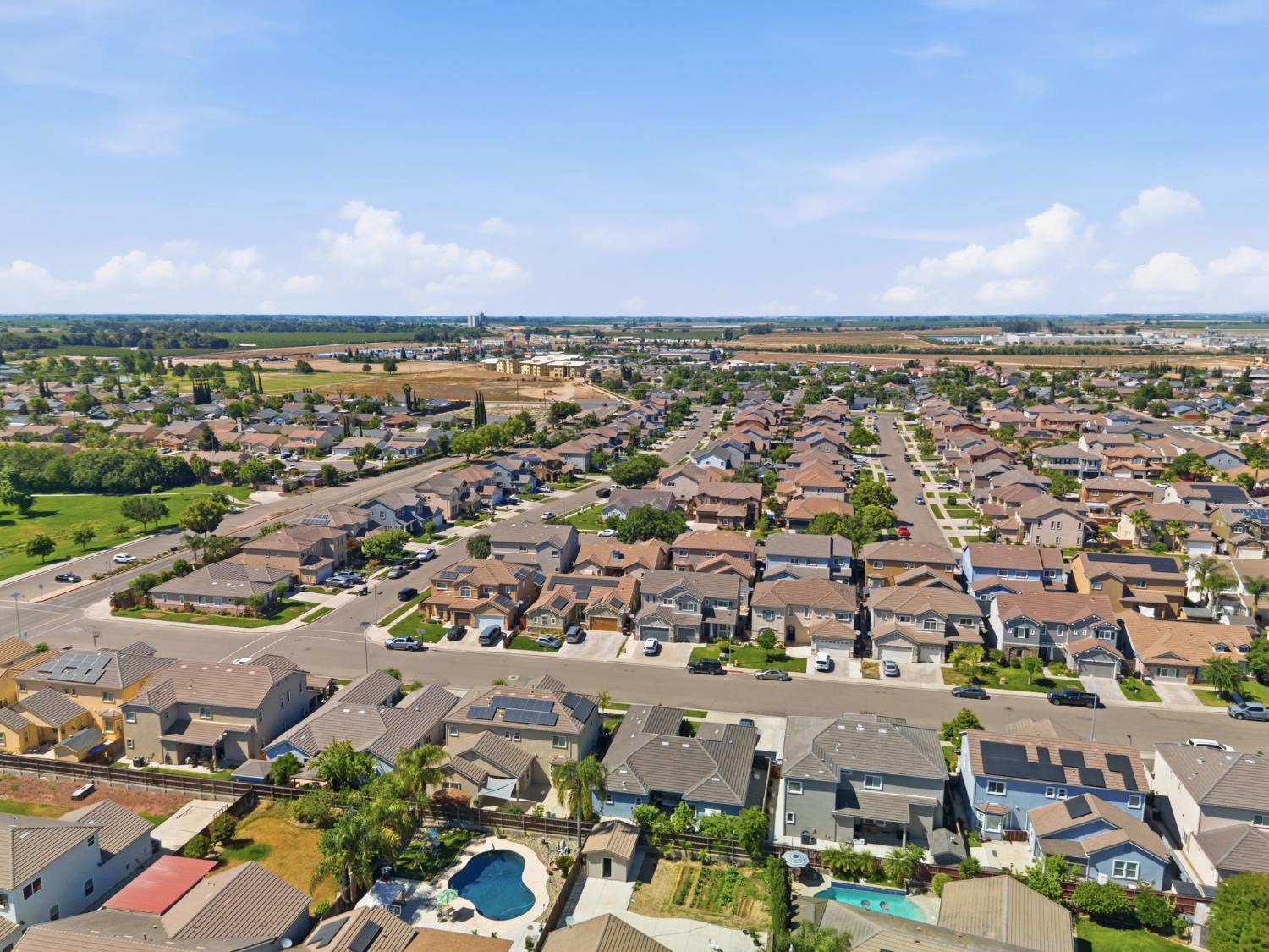 530 Seaport Village Dr, Livingston, CA 95334