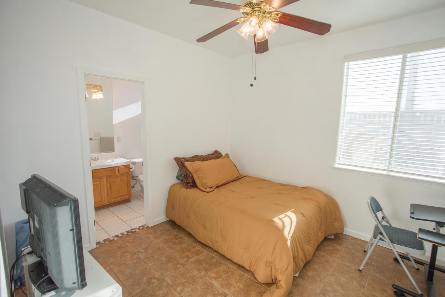 4797 N Pinebury Way, Clovis, CA 93619