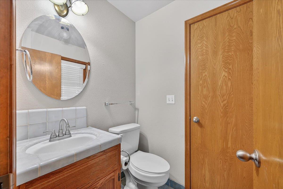 1185 N Locan Ave, Clovis, CA 93619