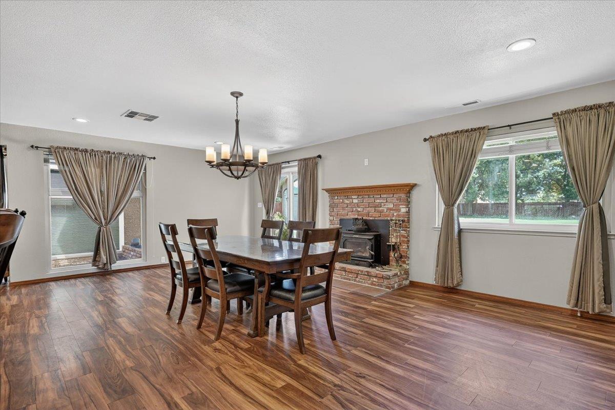 1185 N Locan Ave, Clovis, CA 93619