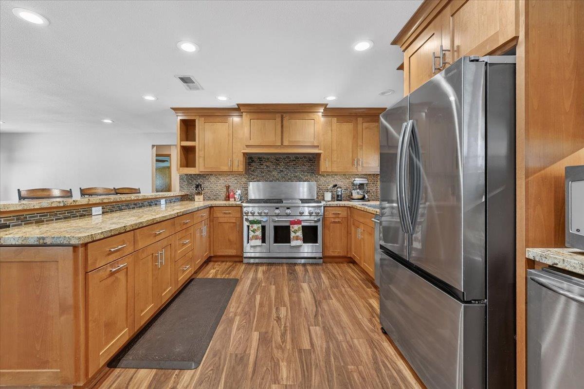 1185 N Locan Ave, Clovis, CA 93619