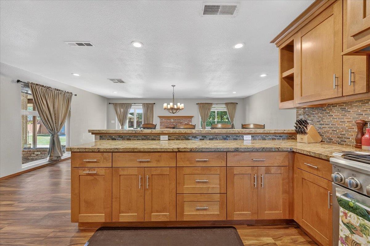 1185 N Locan Ave, Clovis, CA 93619