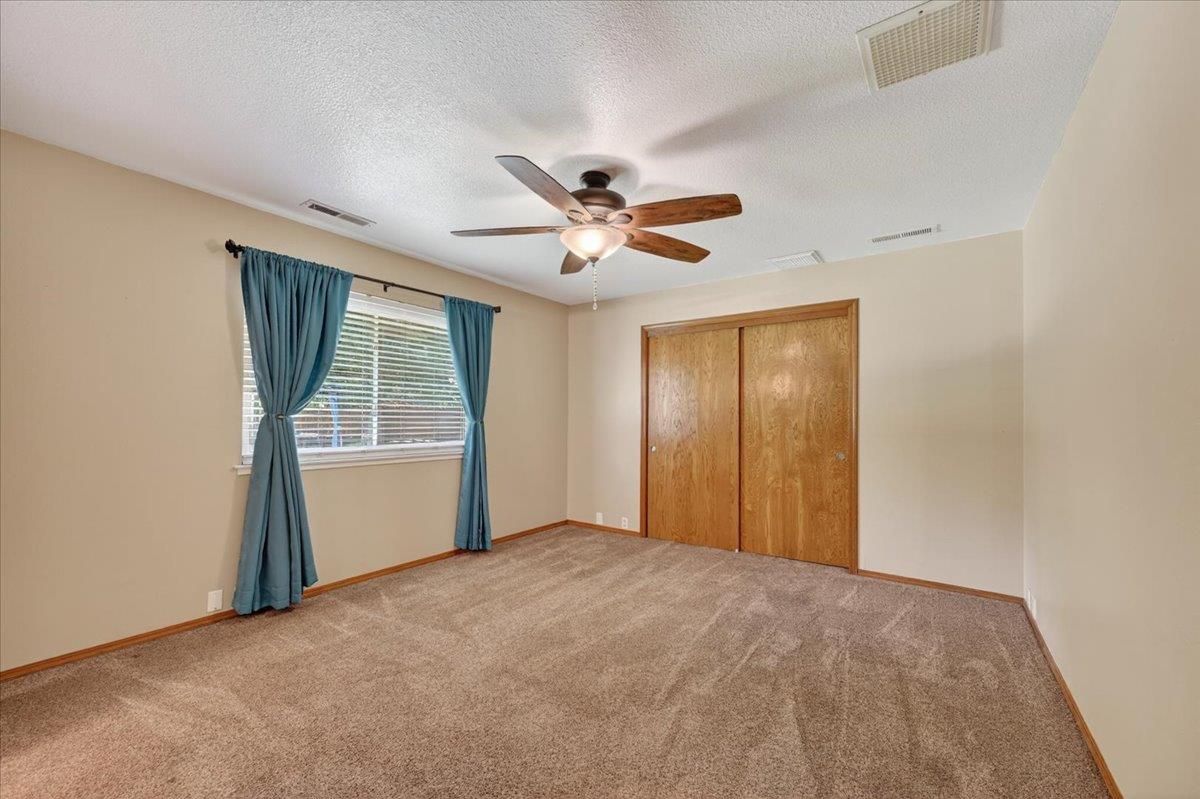 1185 N Locan Ave, Clovis, CA 93619