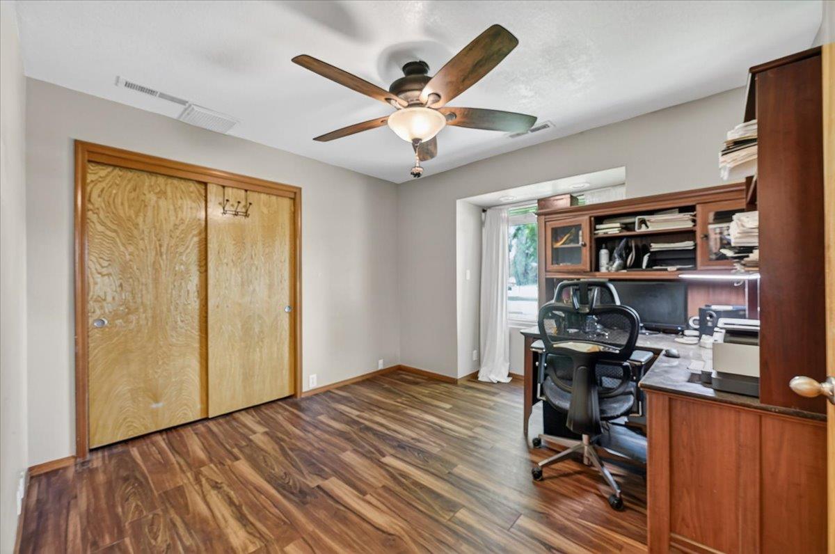 1185 N Locan Ave, Clovis, CA 93619