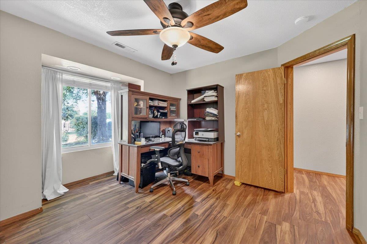 1185 N Locan Ave, Clovis, CA 93619