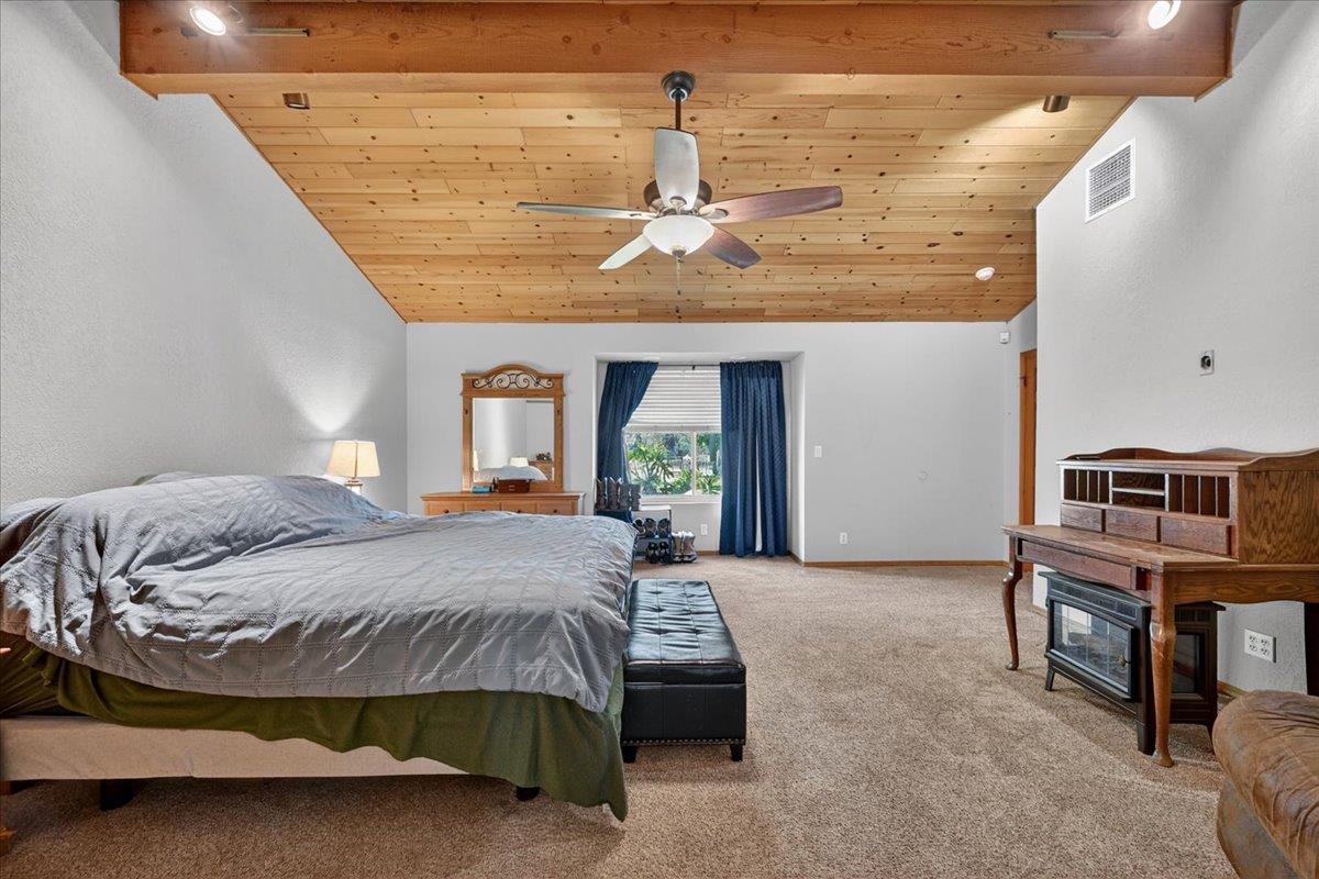 1185 N Locan Ave, Clovis, CA 93619