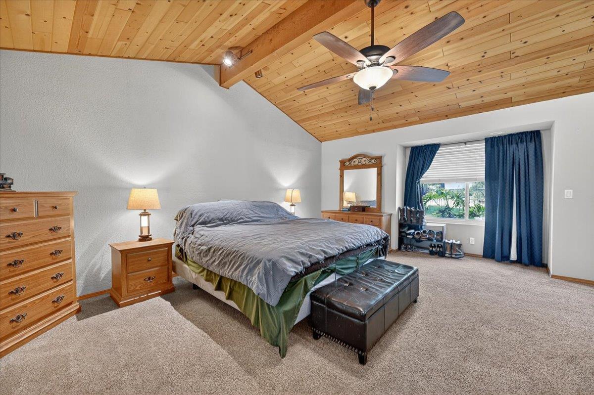 1185 N Locan Ave, Clovis, CA 93619