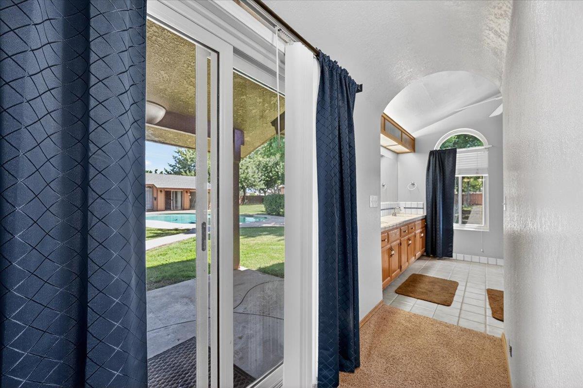 1185 N Locan Ave, Clovis, CA 93619