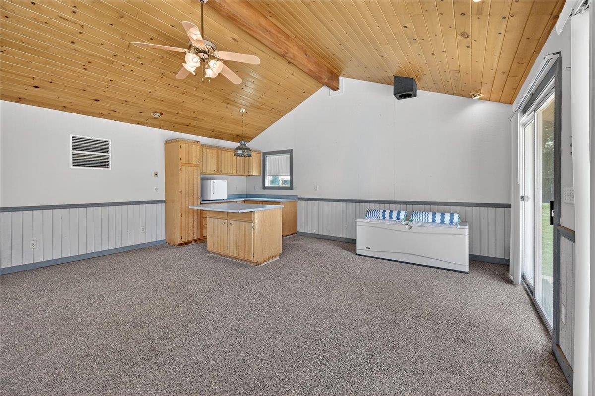 1185 N Locan Ave, Clovis, CA 93619
