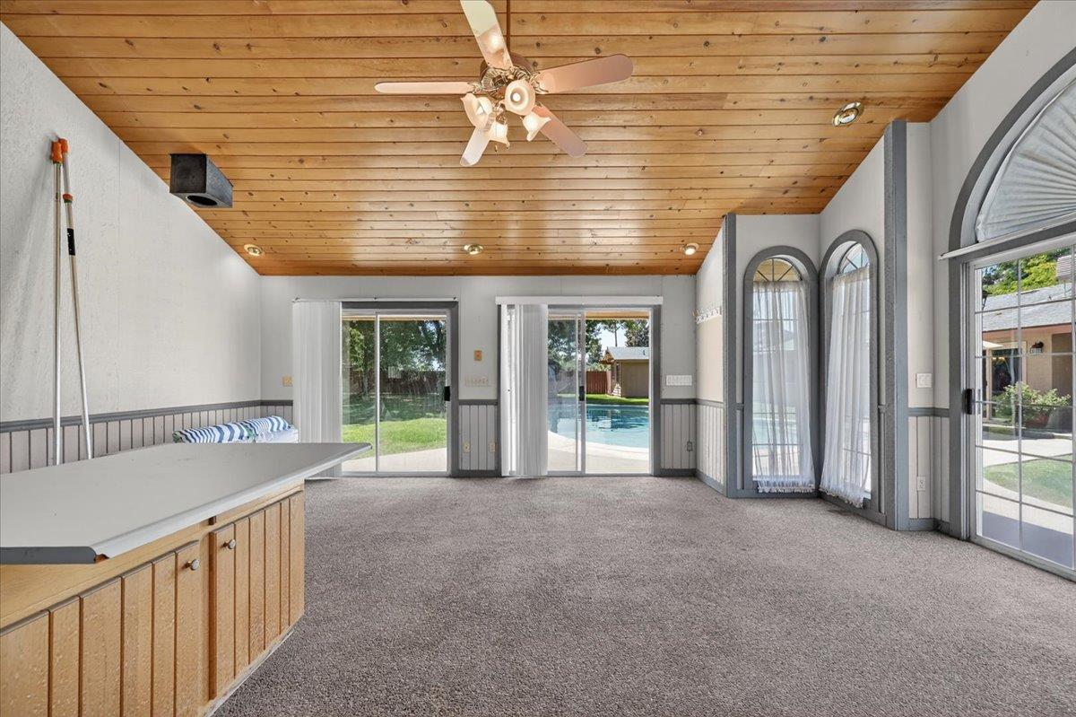 1185 N Locan Ave, Clovis, CA 93619