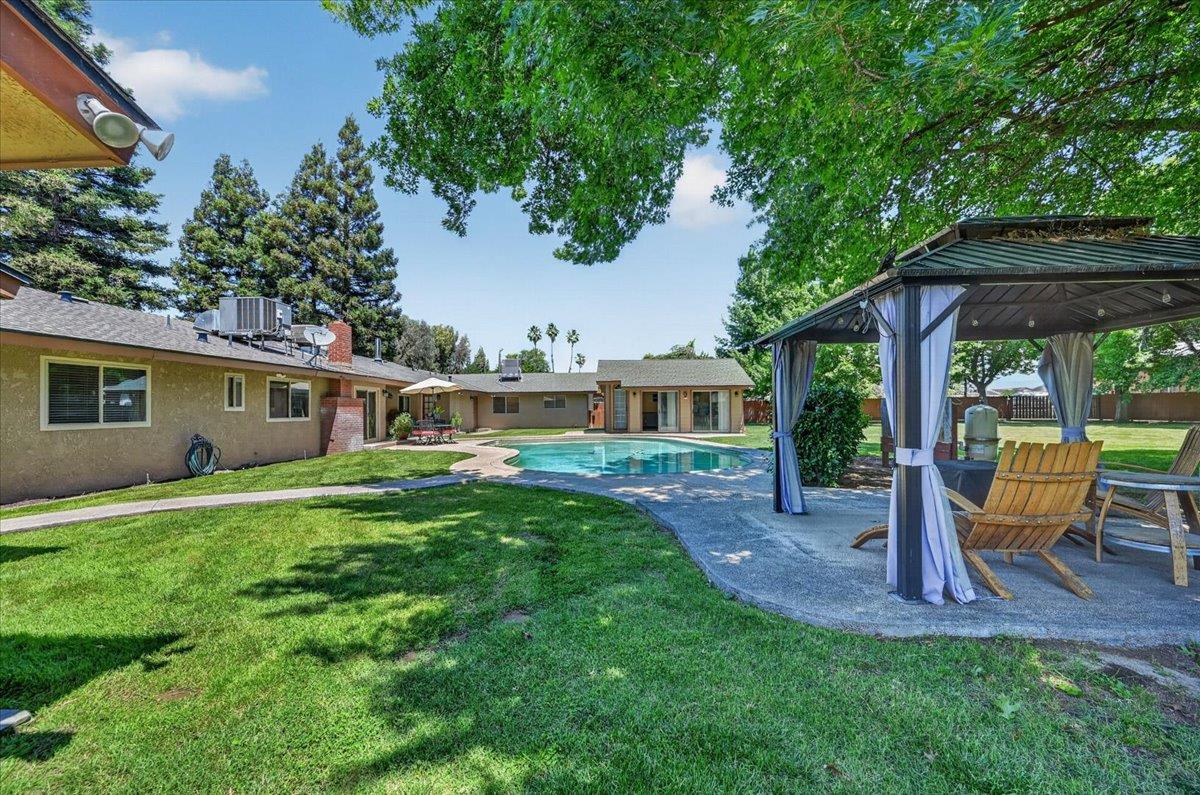 1185 N Locan Ave, Clovis, CA 93619
