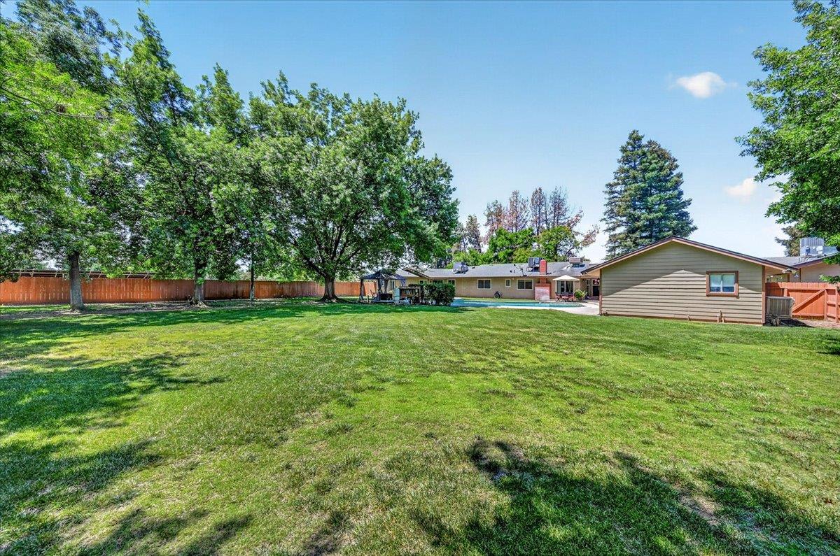 1185 N Locan Ave, Clovis, CA 93619