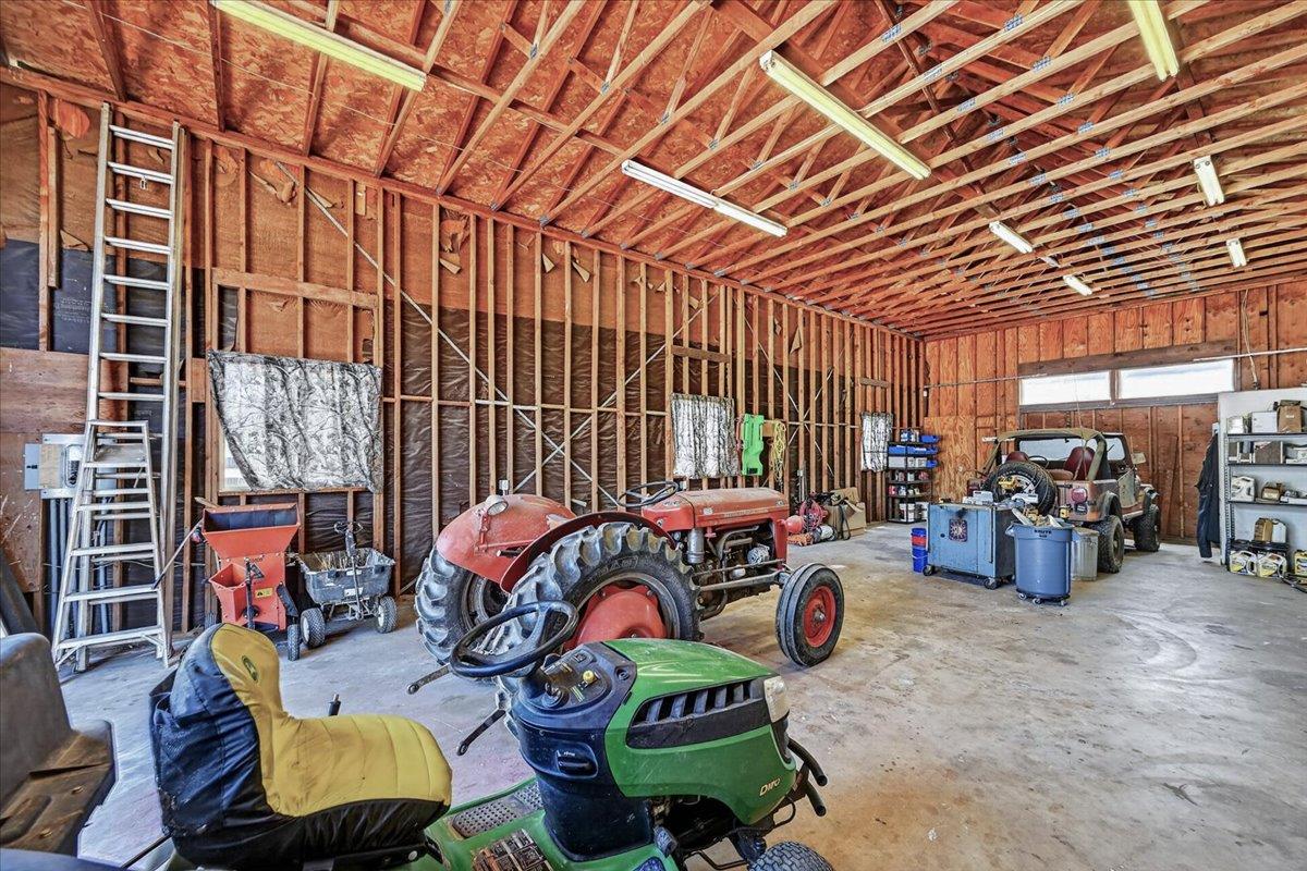 1185 N Locan Ave, Clovis, CA 93619