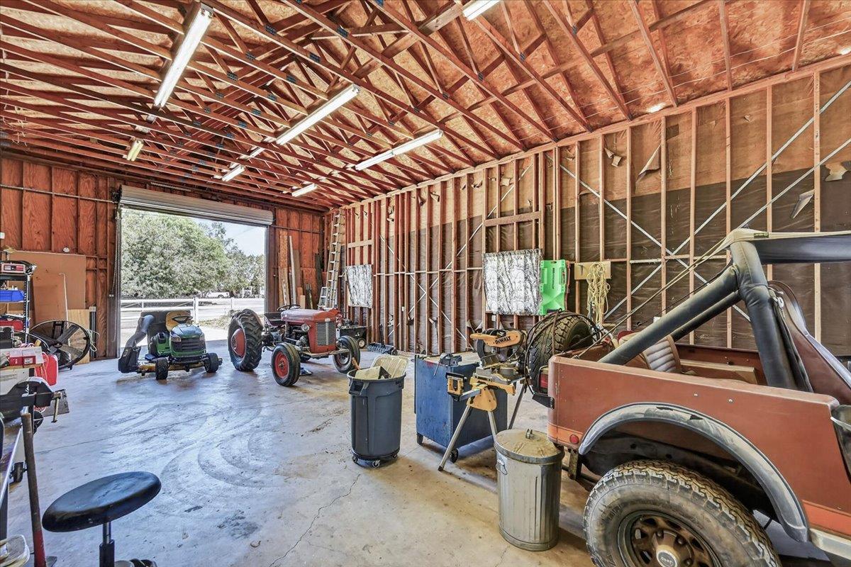 1185 N Locan Ave, Clovis, CA 93619