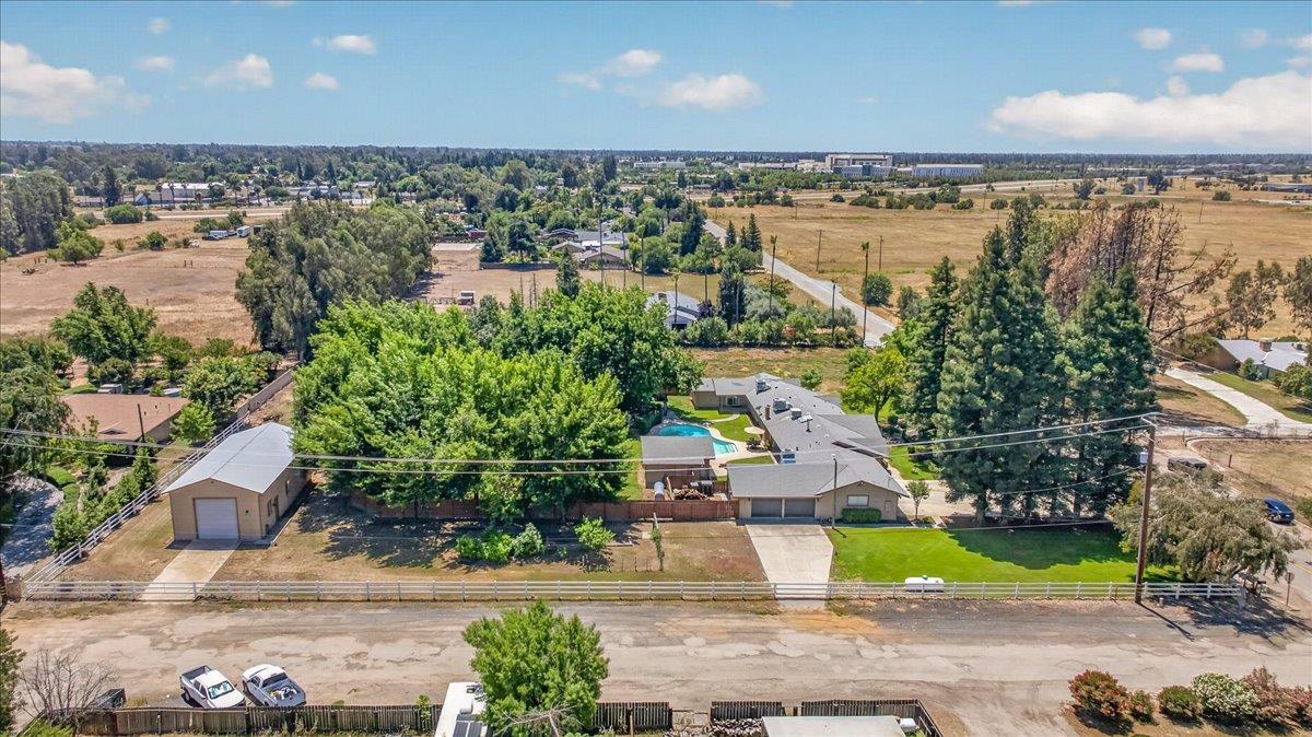 1185 N Locan Ave, Clovis, CA 93619