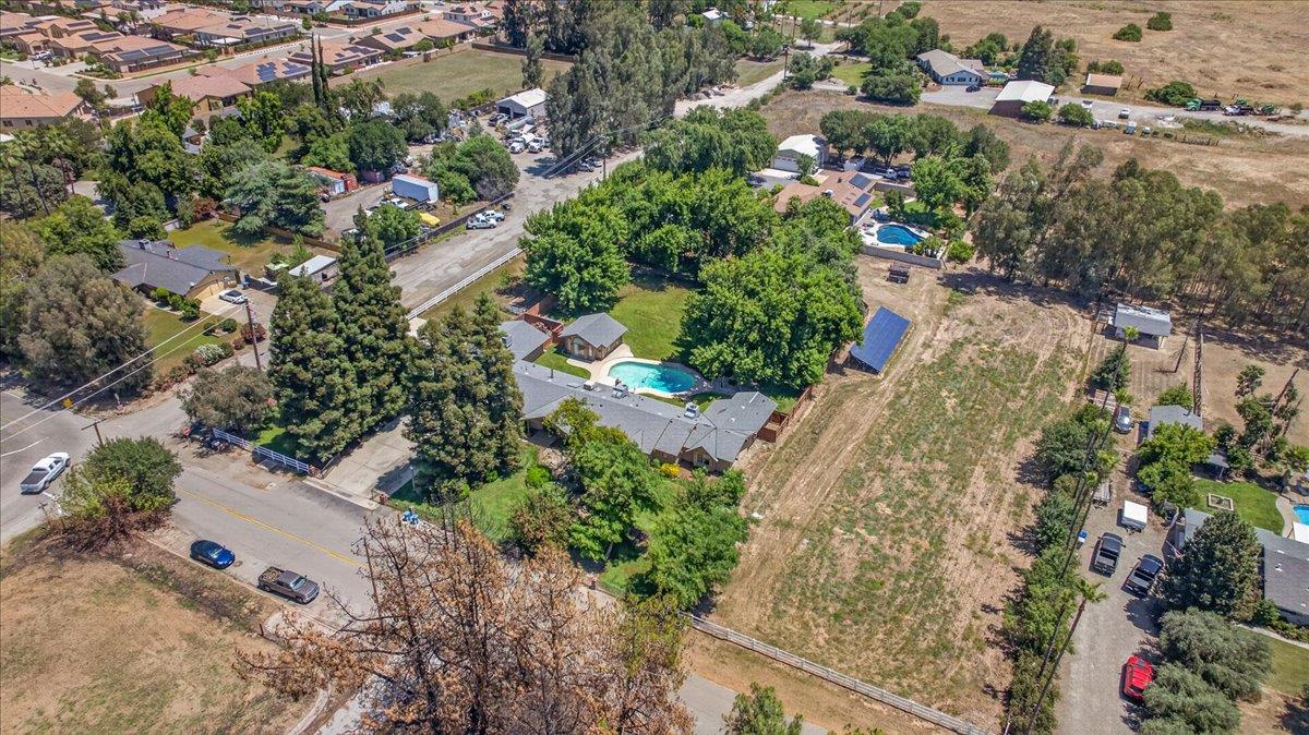 1185 N Locan Ave, Clovis, CA 93619